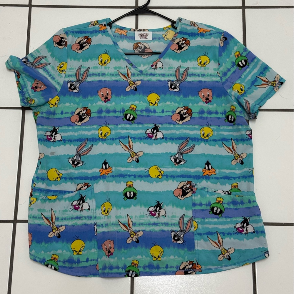 Looney Tunes Blue Cartoon Print Scrub Top size XL Woman’s